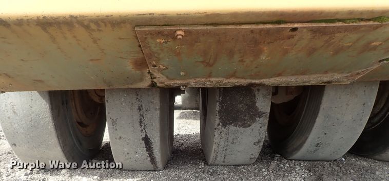 image for item DG3078 Hyster C530A pneumatic roller