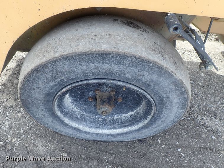 image for item DG3078 Hyster C530A pneumatic roller