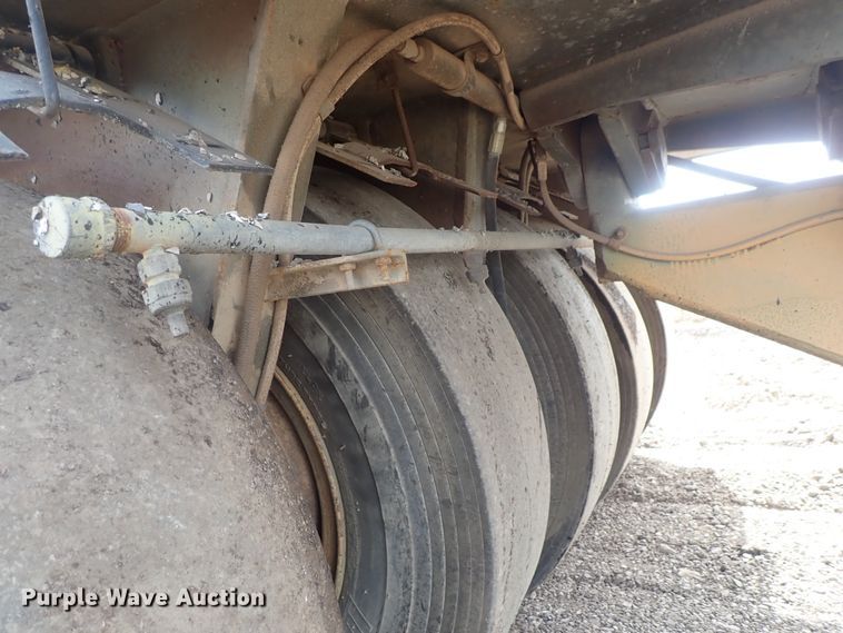 image for item DG3078 Hyster C530A pneumatic roller