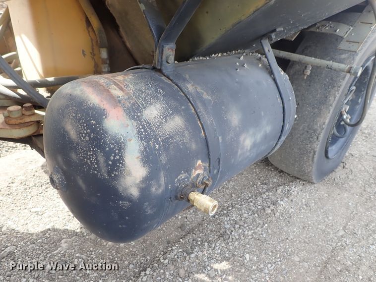 image for item DG3078 Hyster C530A pneumatic roller