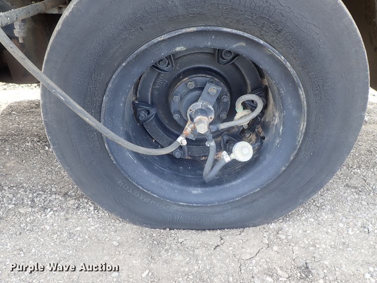 image for item DG3078 Hyster C530A pneumatic roller