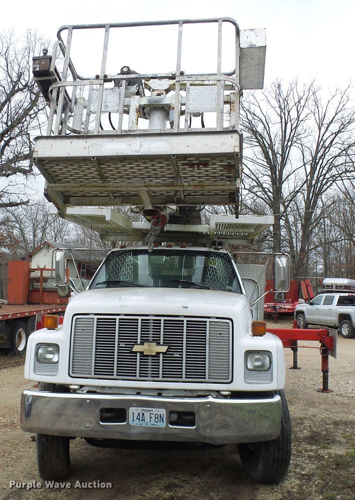 image for item DG5595 1999 Chevrolet C7500 bucket truck