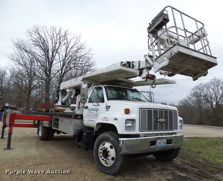 image for item DG5595 1999 Chevrolet C7500 bucket truck