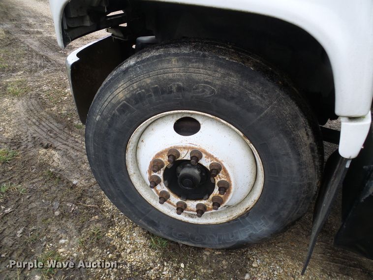 image for item DG5595 1999 Chevrolet C7500 bucket truck