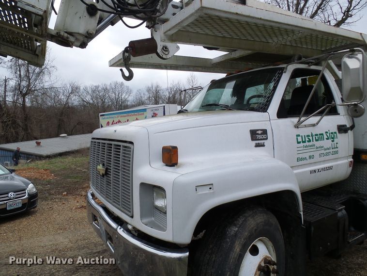 image for item DG5595 1999 Chevrolet C7500 bucket truck