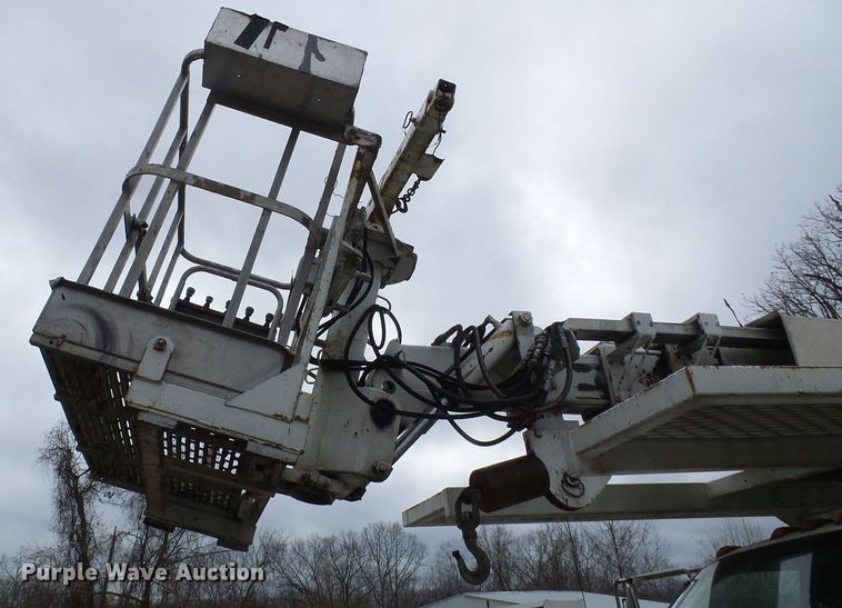 image for item DG5595 1999 Chevrolet C7500 bucket truck