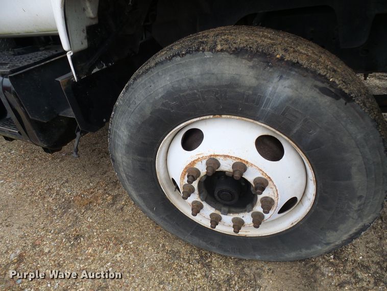 image for item DG5595 1999 Chevrolet C7500 bucket truck