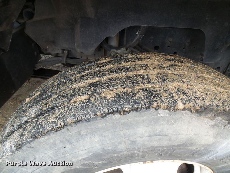 image for item DG5595 1999 Chevrolet C7500 bucket truck