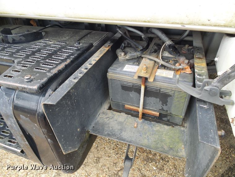 image for item DG5595 1999 Chevrolet C7500 bucket truck