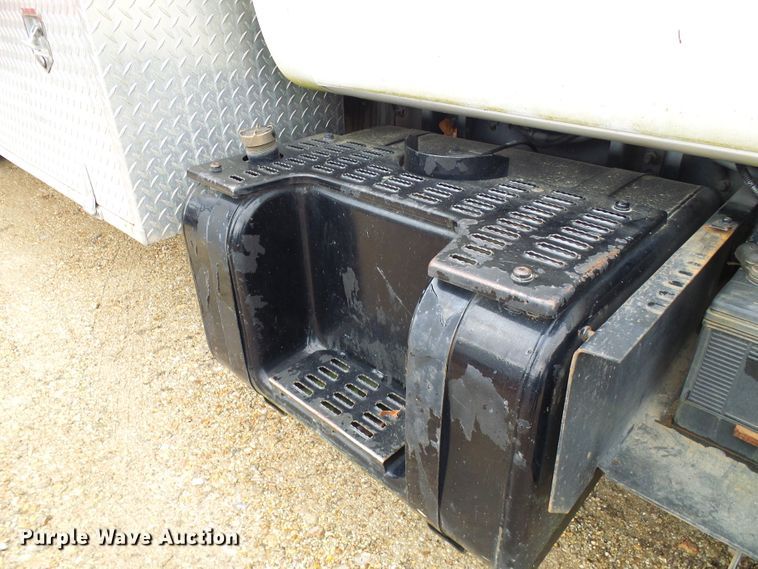 image for item DG5595 1999 Chevrolet C7500 bucket truck