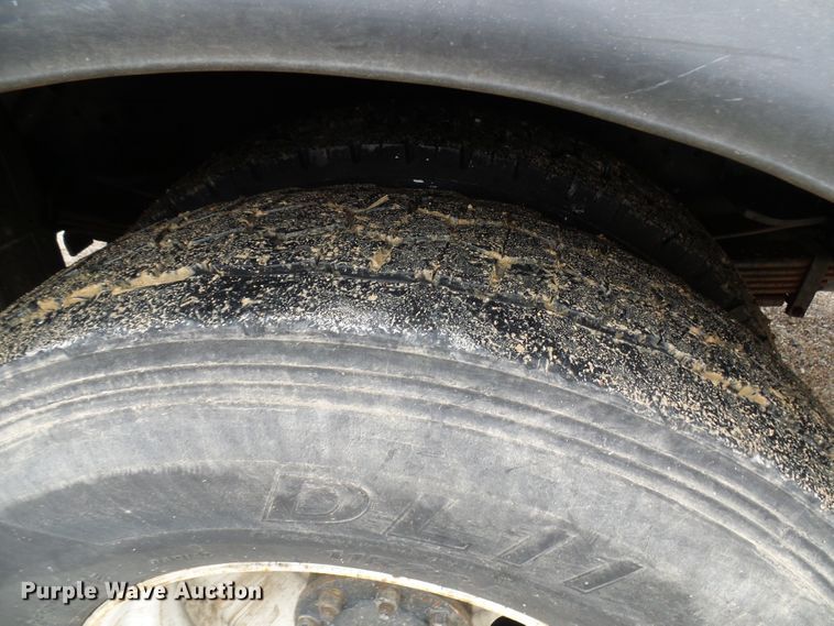 image for item DG5595 1999 Chevrolet C7500 bucket truck