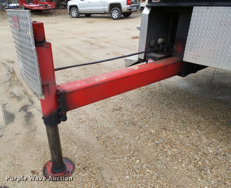 image for item DG5595 1999 Chevrolet C7500 bucket truck