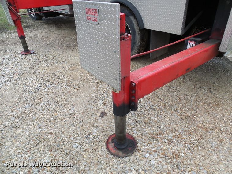 image for item DG5595 1999 Chevrolet C7500 bucket truck