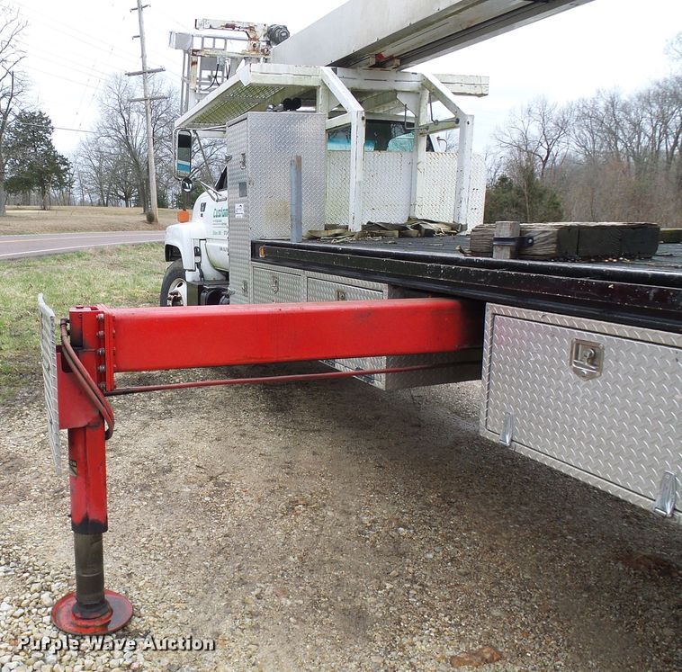 image for item DG5595 1999 Chevrolet C7500 bucket truck