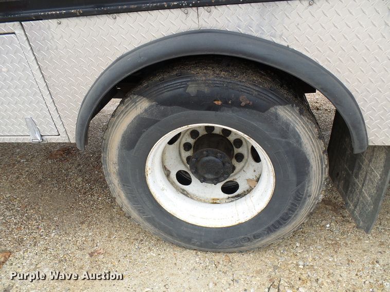 image for item DG5595 1999 Chevrolet C7500 bucket truck