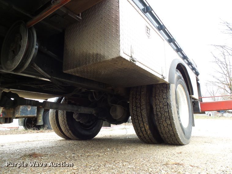 image for item DG5595 1999 Chevrolet C7500 bucket truck