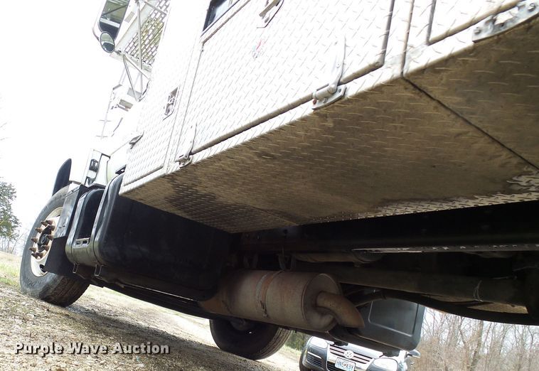 image for item DG5595 1999 Chevrolet C7500 bucket truck