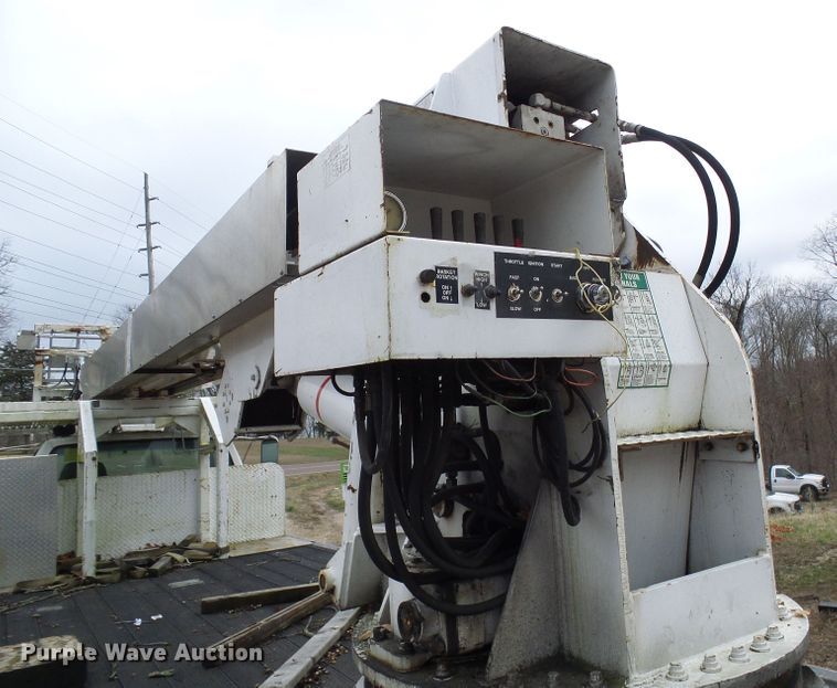 image for item DG5595 1999 Chevrolet C7500 bucket truck