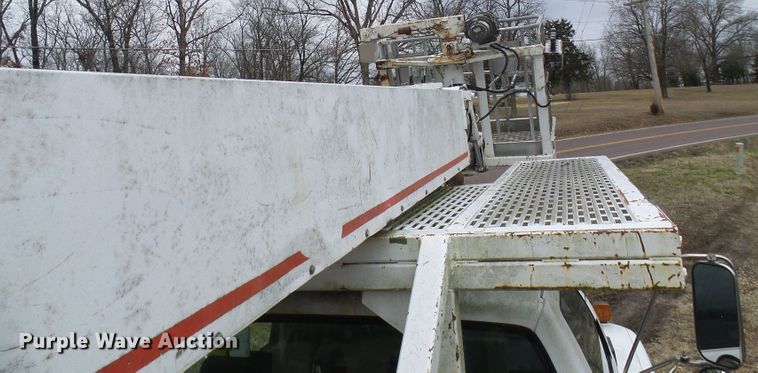 image for item DG5595 1999 Chevrolet C7500 bucket truck