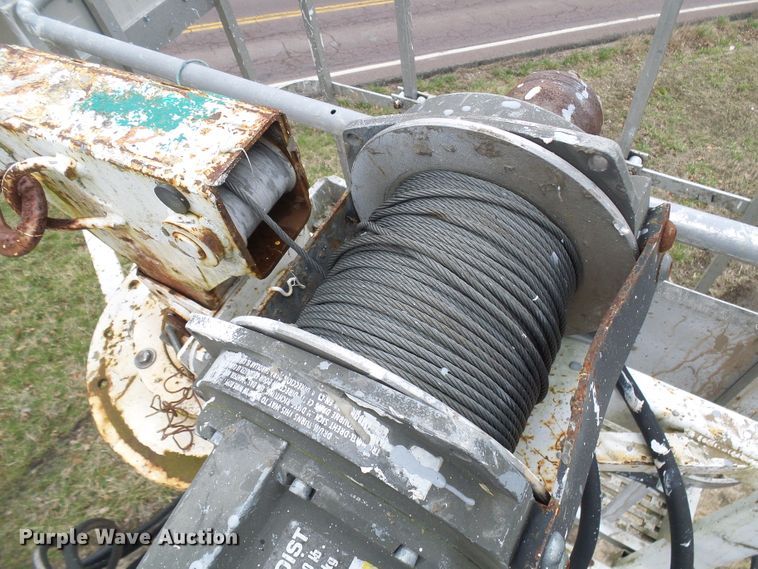 image for item DG5595 1999 Chevrolet C7500 bucket truck