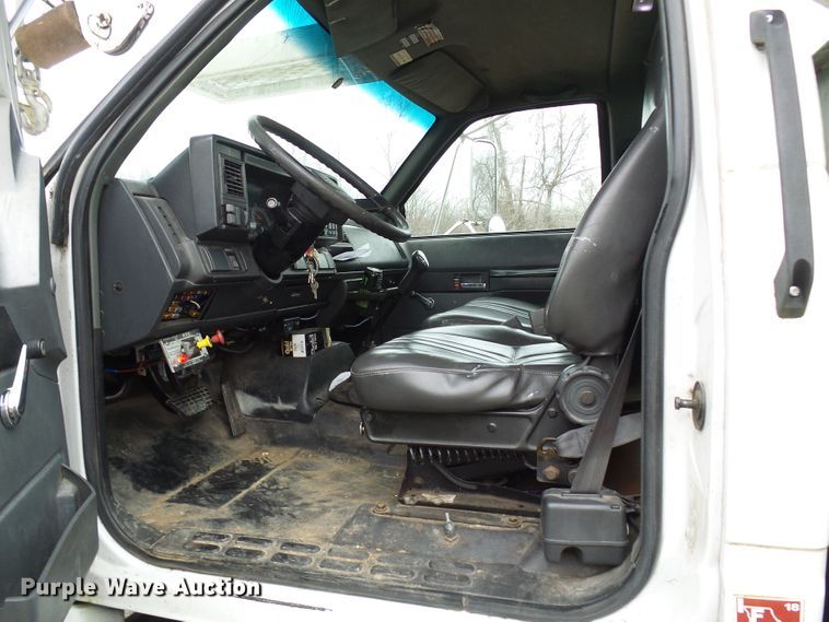 image for item DG5595 1999 Chevrolet C7500 bucket truck