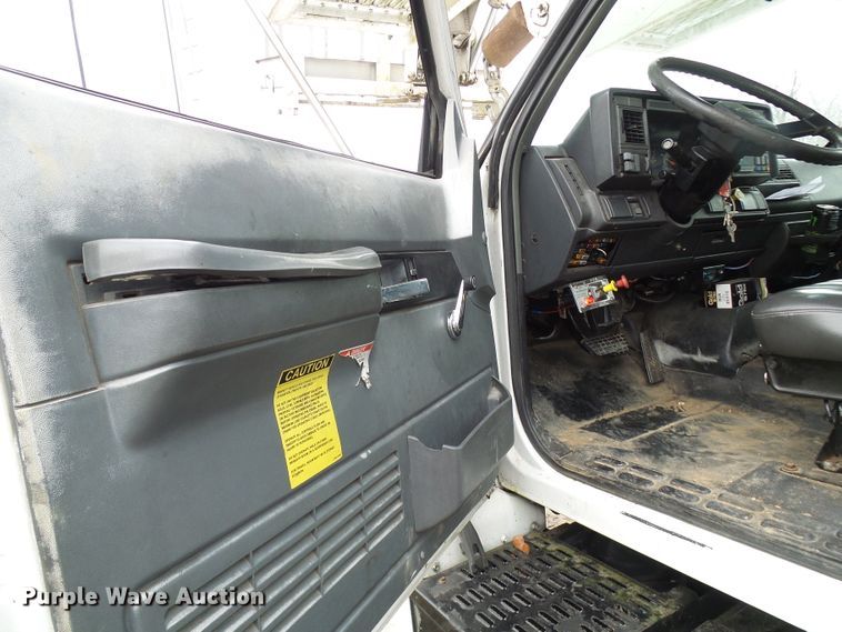 image for item DG5595 1999 Chevrolet C7500 bucket truck