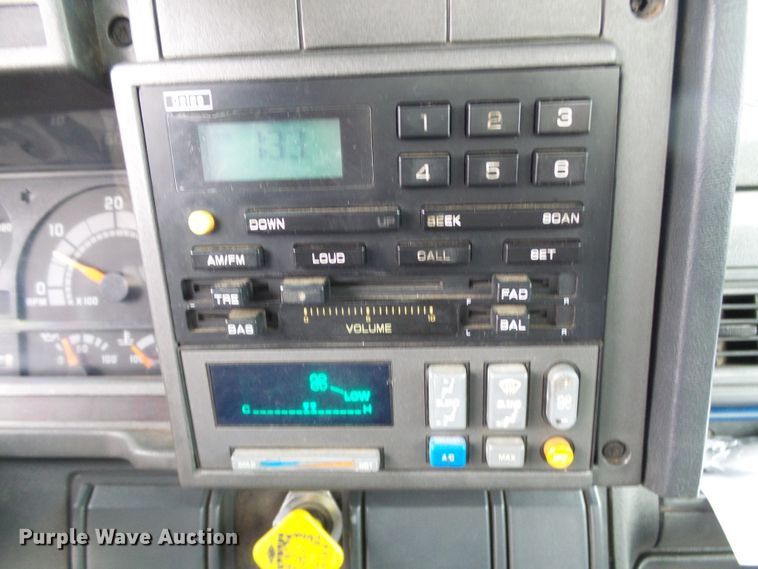 image for item DG5595 1999 Chevrolet C7500 bucket truck