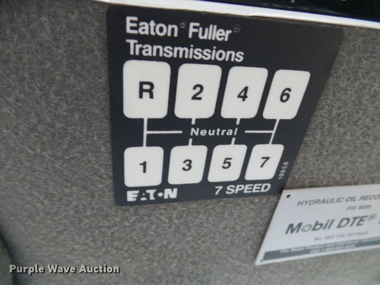 image for item DG5595 1999 Chevrolet C7500 bucket truck