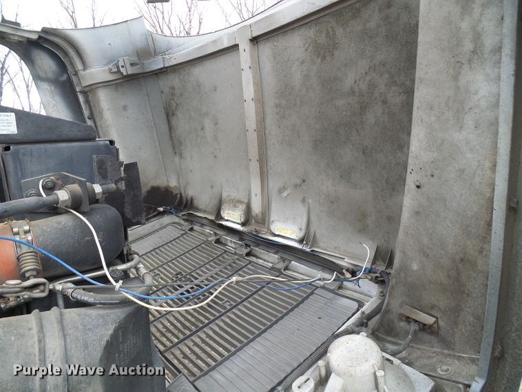 image for item DG5595 1999 Chevrolet C7500 bucket truck