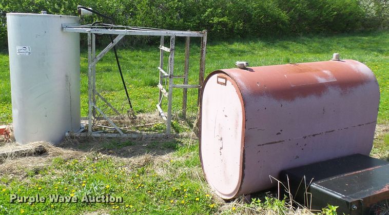 image for item DG5632 (2) fuel tanks