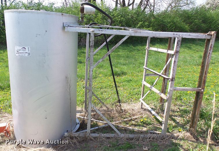 image for item DG5632 (2) fuel tanks