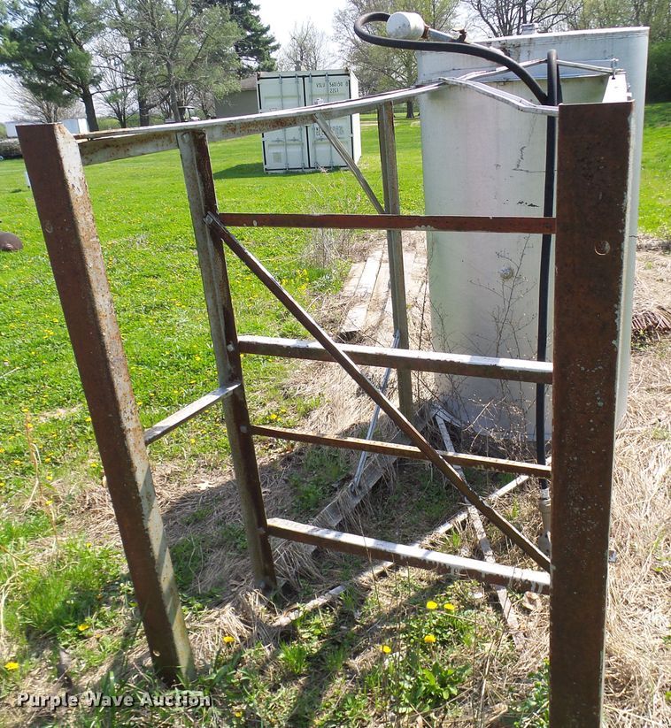 image for item DG5632 (2) fuel tanks