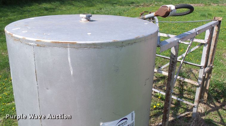 image for item DG5632 (2) fuel tanks