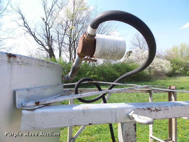 image for item DG5632 (2) fuel tanks