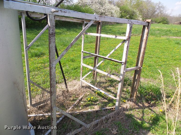 image for item DG5632 (2) fuel tanks