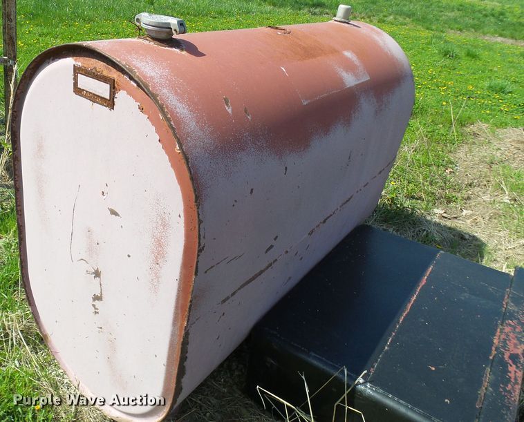 image for item DG5632 (2) fuel tanks