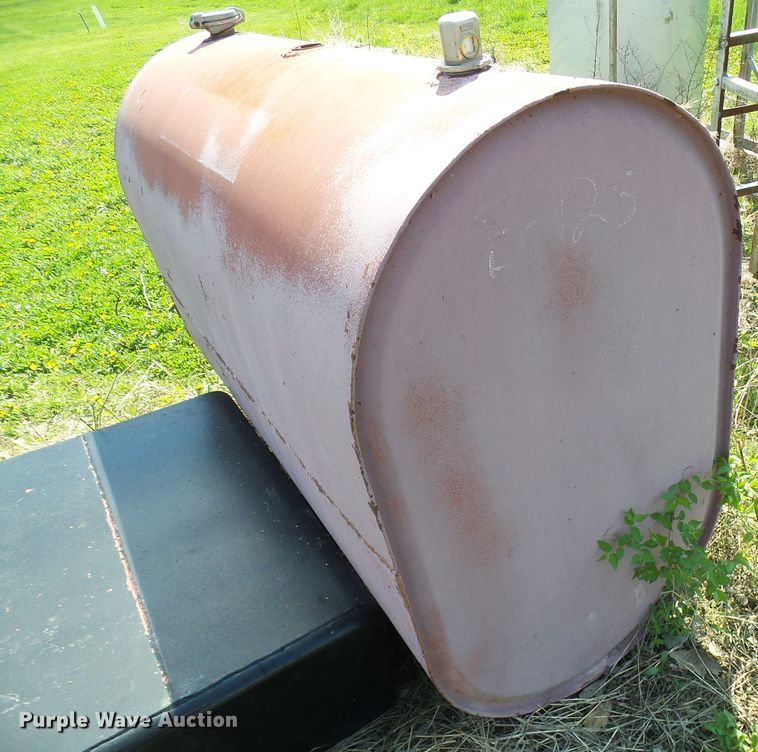 image for item DG5632 (2) fuel tanks