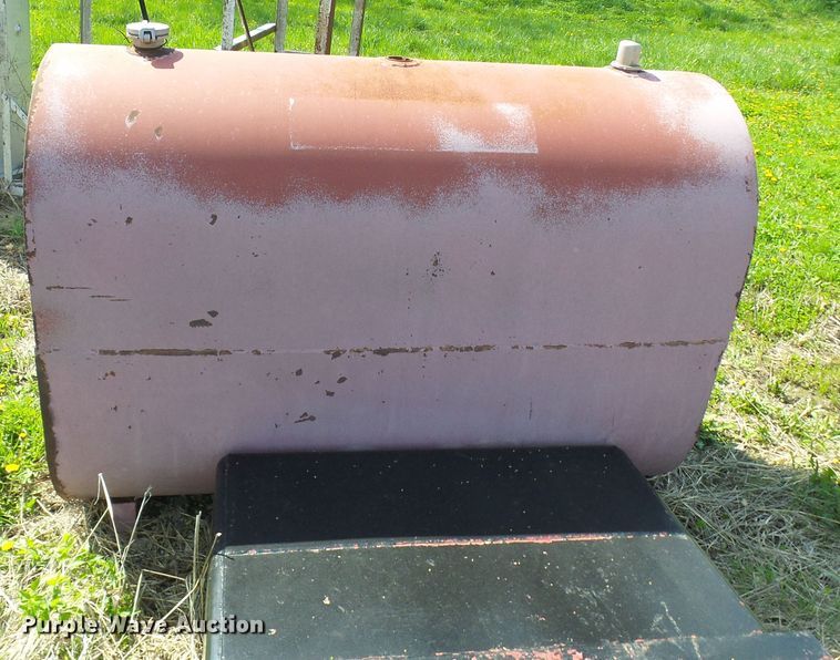 image for item DG5632 (2) fuel tanks