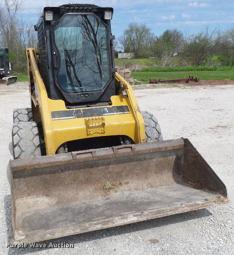image for item DG5636 2005 Caterpillar  246B skid steer loader