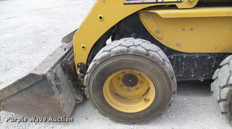 image for item DG5636 2005 Caterpillar  246B skid steer loader