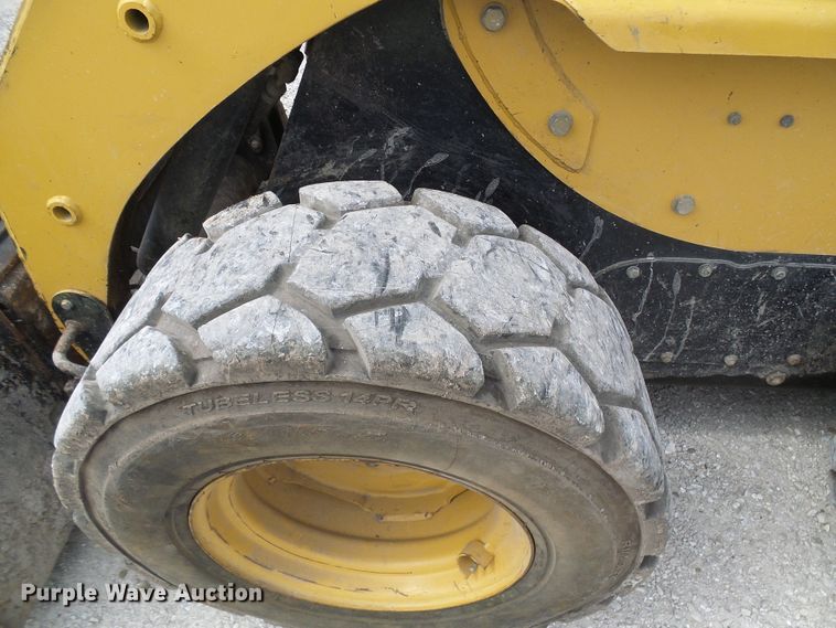 image for item DG5636 2005 Caterpillar  246B skid steer loader