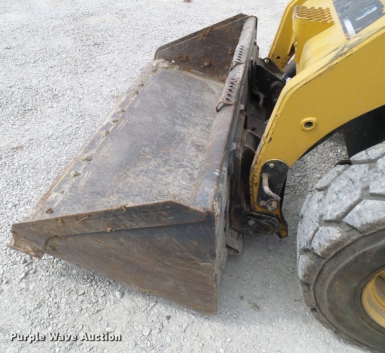 image for item DG5636 2005 Caterpillar  246B skid steer loader