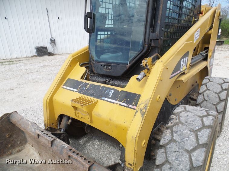 image for item DG5636 2005 Caterpillar  246B skid steer loader