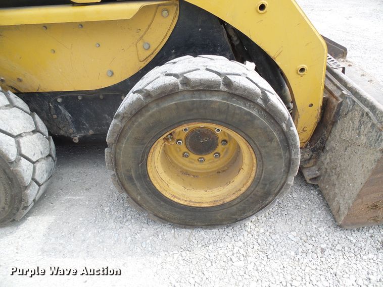 image for item DG5636 2005 Caterpillar  246B skid steer loader