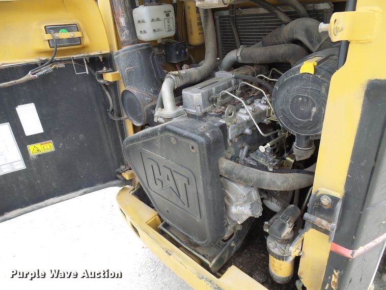 image for item DG5636 2005 Caterpillar  246B skid steer loader