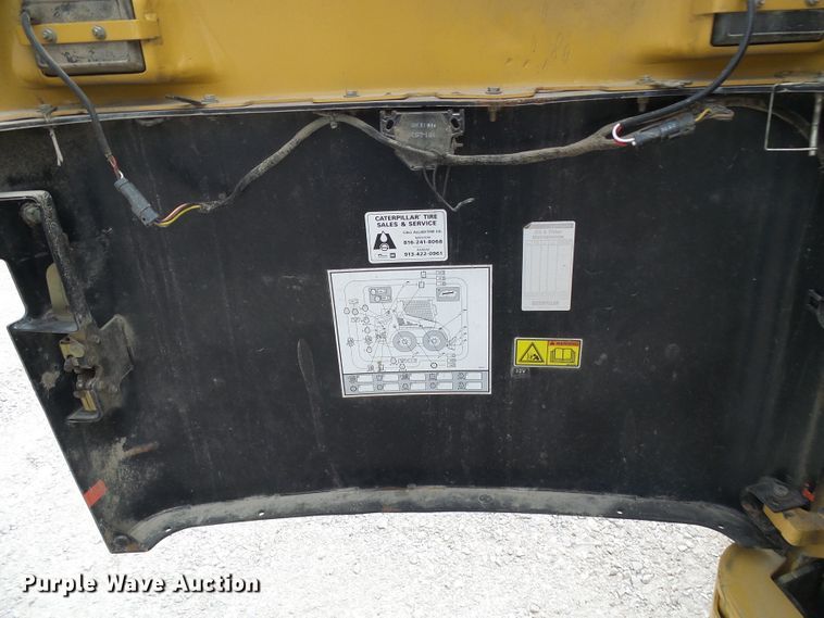 image for item DG5636 2005 Caterpillar  246B skid steer loader