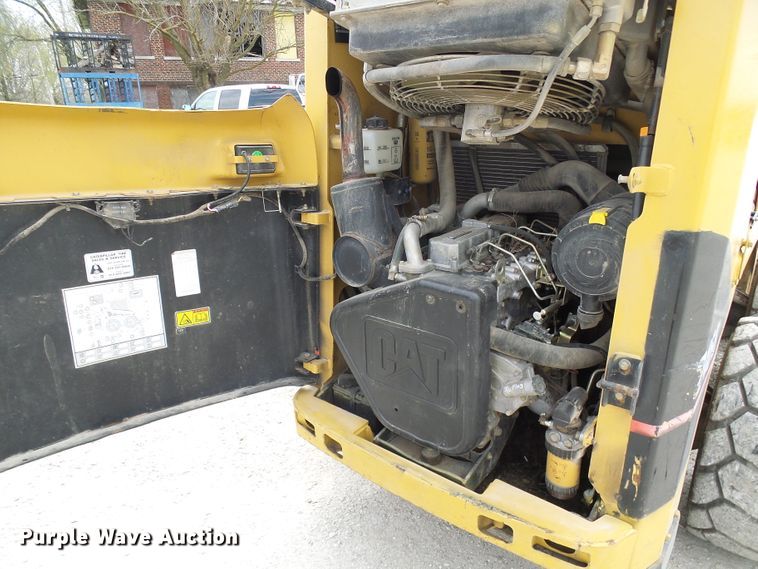 image for item DG5636 2005 Caterpillar  246B skid steer loader