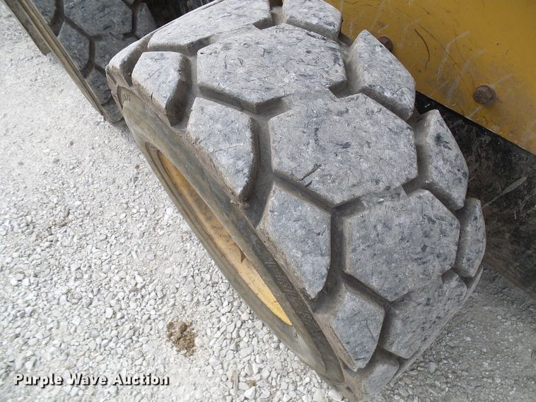 image for item DG5636 2005 Caterpillar  246B skid steer loader