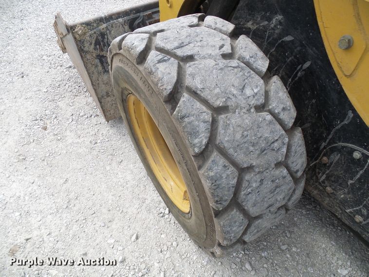 image for item DG5636 2005 Caterpillar  246B skid steer loader