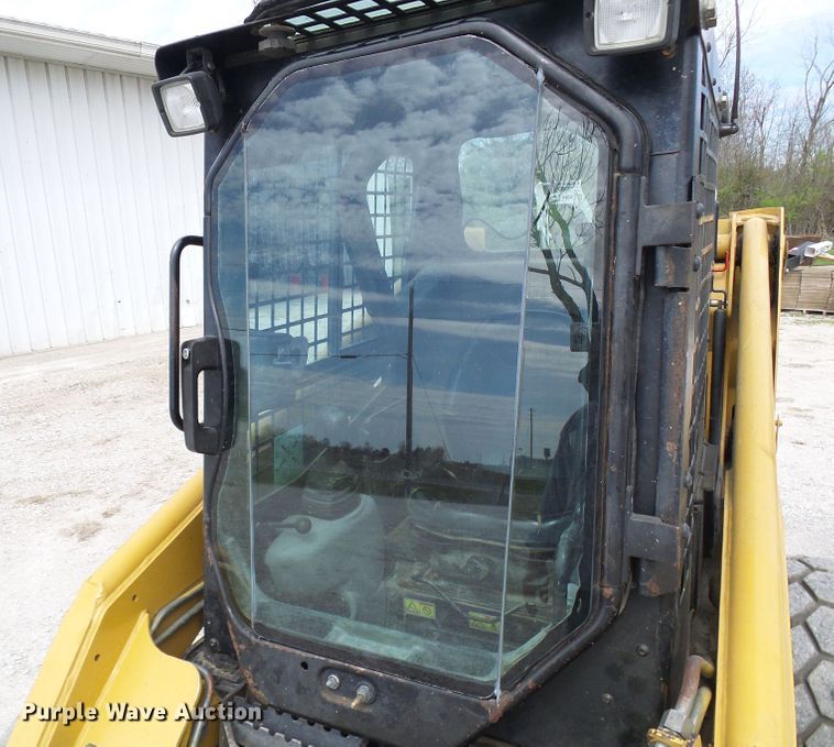 image for item DG5636 2005 Caterpillar  246B skid steer loader